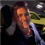 Offro lezioni di Inglese per tutti i livelli. 
28 anni, diplomato negli Stati Uniti, studio Economia